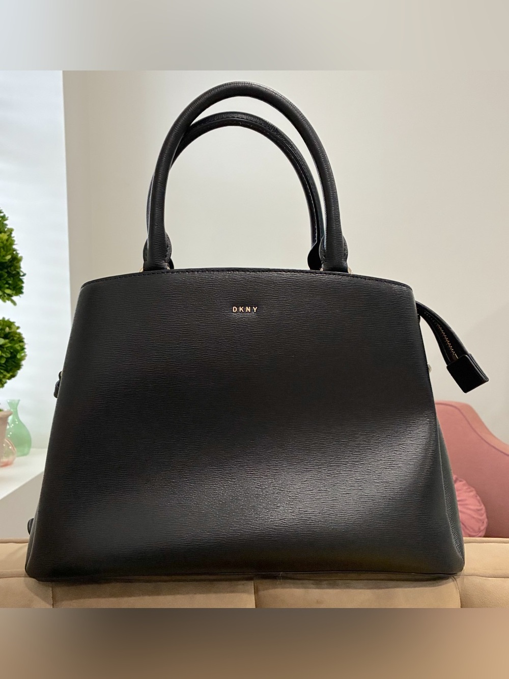 DKNY Satchel Black Leather 3-Compartment Top Handle Handbag 2019